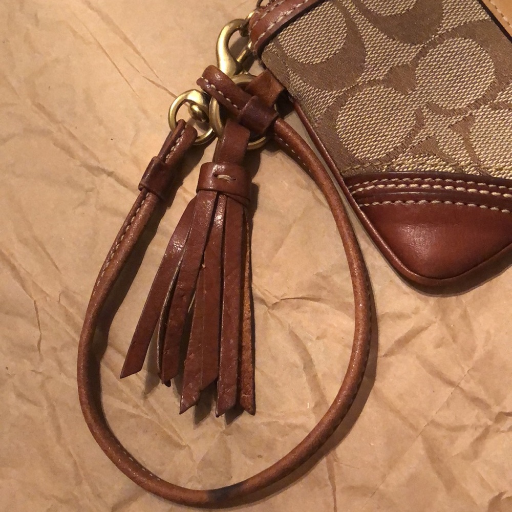 Coach - Picture 2 of 7